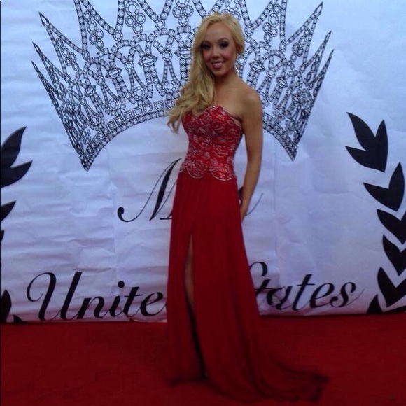 Red Prom/Pageant - Picture 2 of 4